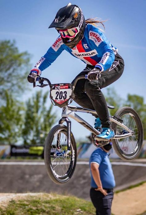 Road Bike Outfits Women, Dirt Bike Track, Bmx Girl, Anna Clara, Bike Freestyle, Super Nana, Bmx Racing, Dream Kids, Bmx Freestyle