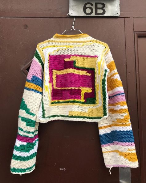 Crochet Abstract, Defender Camper, Yarn Sweater, Knit Ideas, Crochet Design Pattern, Crochet Inspo, Diy Crochet Projects, Crochet Blouse, Crochet Inspiration