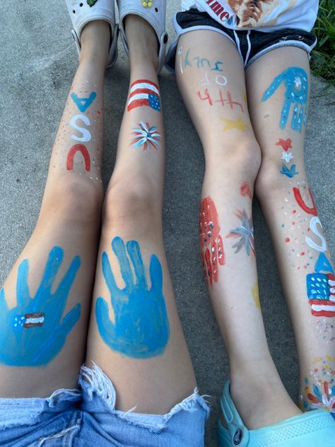 Fourth Of July Leg Paint Easy, Red White And Blue Leg Paint, Forth Of July Paint Ideas, July 4th Makeup Ideas, Painted Legs Body Art, Leg Painting Body Art 4th Of July, Red White And Blue Face Paint Ideas, Fourth Of July Body Paintings, 4 Of July Face Paint Easy