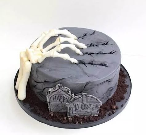 10 Spooky Sweets For Halloween! — Cake Wrecks Scary Halloween Cakes, Halloween Cakes Easy, Spooky Halloween Cakes, Horror Cake, Scary Cakes, Gothic Cake, Spooky Cake, Halloween Birthday Cakes, Halloween Cake Decorating