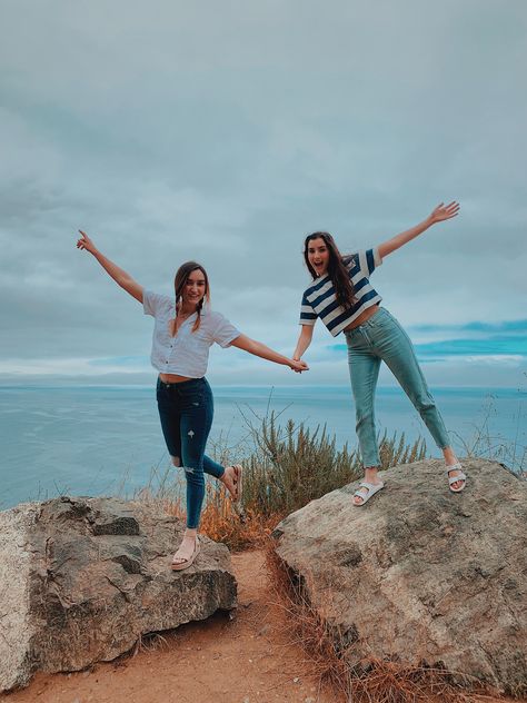 Kanyakumari Photography Poses, Two Friends Poses Photo Ideas, Photo Pose With Best Friend, Poses Best Friend Photo Ideas, Photo Poses With Best Friend, Two Friends Poses, Best Friend Poses Photography, Best Friend Pictures Poses, Sisters Picture Ideas