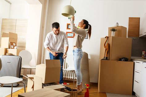 3 Ways to Advertise Medium-Term Rentals Moving Essentials, First Apartment Checklist, Moving Apartment, Apartment Checklist, Move Out Cleaning, Moving Checklist, Moving Long Distance, Moving Boxes, House Cleaning Services