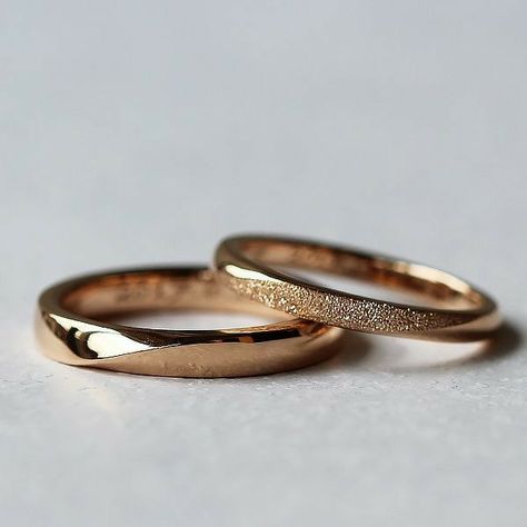 Wedd Rings Sets, Best Couple Rings, Simple Wedding Rings Sets His And Hers, Wedding Rings Ideas Couple, Wedding Ring Sets His And Hers, Wedding Rings Engagement Couple, Simple Wedding Rings Gold, Ring Aesthetic Grunge, Couple Gold Rings