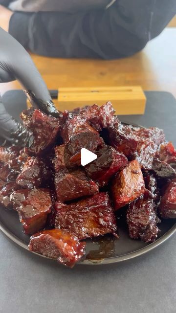 Miguel Raya| Food, bbq, recipes on Instagram: "Chuck roast burnt ends" Roast Burnt Ends, Chuck Roast Burnt Ends, Smoked Chuck Roast, Chuck Roast Recipes, Cooking A Roast, Burnt Ends, Poor Man, Party Food Buffet, Bbq Food