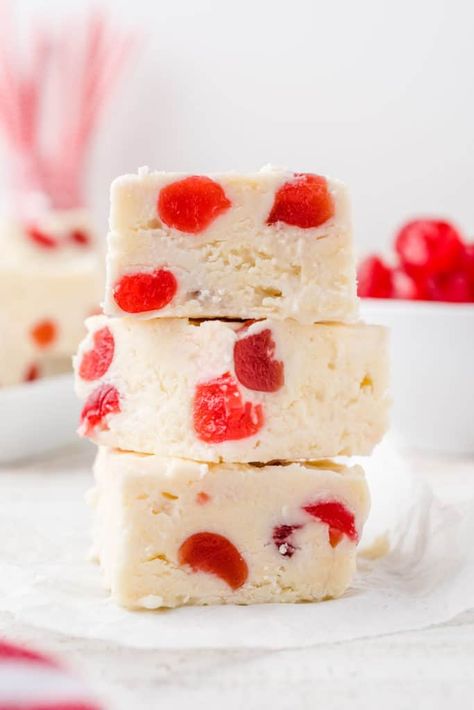 White Fudge With Cherries, Cherry Cordial Fudge Recipe, Amazing Fudge Recipes, White Chocolate Cherry Fudge, Flavored Fudge Recipes, Southern Christmas Candy Recipes, Candy Recipes Homemade Easy, Cheesecake Fudge Recipe, Chocolate Cherry Fudge