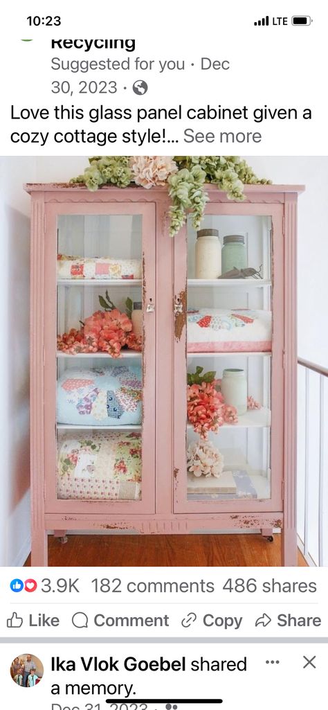 Quilt Cabinet Display, Pink China Cabinet, Quilt Cabinet, Vintage Quilts Patterns, Pink Quilt, Quilt Display, Cabinet Display, Vintage Shelf, Quilt Storage