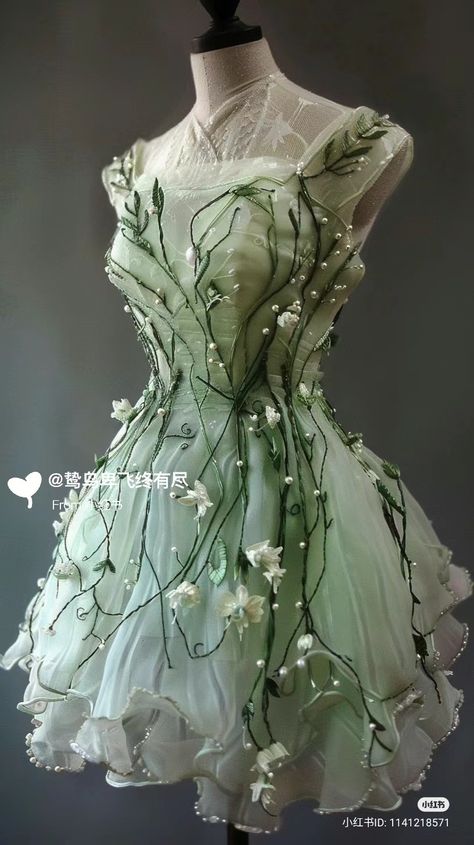 Outfits Inspired By Nature, Plant Inspired Dress, Pale Green Wedding Dress, Nature Themed Clothes, Plant Hero Costume, Earth Themed Outfits, Leaf Inspired Dress, Nature Inspired Fashion Design, Vine Corset