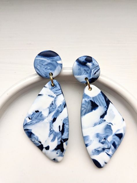 Polymer Clay Earrings Hardware, Navy Blue Clay Earrings, Navy Polymer Clay Earrings, Polymer Clay Jewelry Diy Tutorials, Blue And White Clay Earrings, Blue And White Polymer Clay Earrings, Polymer Clay Statement Earrings, Polymer Clay Earrings Flowers, Blue And White Jewelry