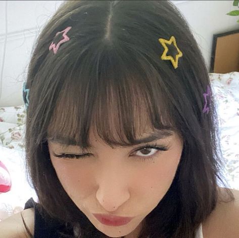 Star Girl Hairstyle, Hairstyle With Star Clips, Hairstyles With Star Clips, Star Clips Hair, Star Girl Aesthetic, Star Clips, Short Hair Accessories, Daughter Activities, Clip Hairstyles