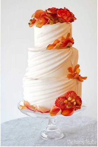 elegant fall wedding cake Mango Wedding, Autumn Wedding Cakes, Fruit Wedding Cake, Fall Wedding Cake, Best Wedding Cakes, Perfect Wedding Cake, Wedding Cakes Ideas, Floral Wedding Cake, Floral Wedding Cakes