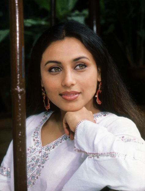 Rani Mukherjee Rani Mukherji, Bollywood Makeup, 90s Actresses, Charmy Kaur, Nia Sharma, Rani Mukherjee, Mrunal Thakur, Rani Mukerji, Bollywood Aesthetic