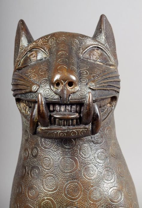 Lot 150 - A replica Benin bronze leopard, with fine dot and ring decoration, the head with bared teeth and Benin Bronzes, African Kingdom, Benin Bronze, Ring Decoration, The British Empire, Cultural Artifact, Fu Dog, African Sculptures, Art Premier