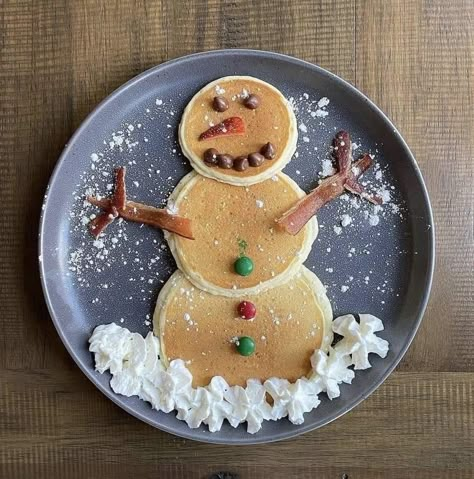 New Years Day Pancakes, Christmas Breakfast Ideas For Kids, Christmas Breakfast Ideas, Christmas Pancakes, Breakfast Ideas For Kids, Decorações Com Comidas, Food Art For Kids, Easy Food Art, Christmas Brunch