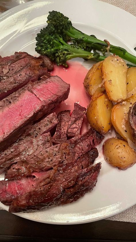 Steak And Potatoes Aesthetic, Fatty Steak, Birthday Party Meals, Etiquette Dinner, Hosting Era, Healing Gut, Steak Gift, Cooking Therapy, Dinner Steak