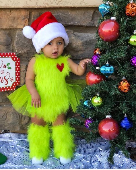 Follow & Tag #spectacularkidz on Instagram: “The cutest Grinch 🥰💚🎄 📸 @nevaeh_sjon . . .  For a possible feature follow @spectacular_kidz & and Tag 👉🏻 #spectacularkidz…” Kids Grinch Costume, Grinch Costumes, Baby Grinch, Baby Milestones Pictures, Christmas Shoot, Kids Christmas Outfits, Smash Cake Photoshoot, Christmas Baby Shower, Christmas Themes Decorations