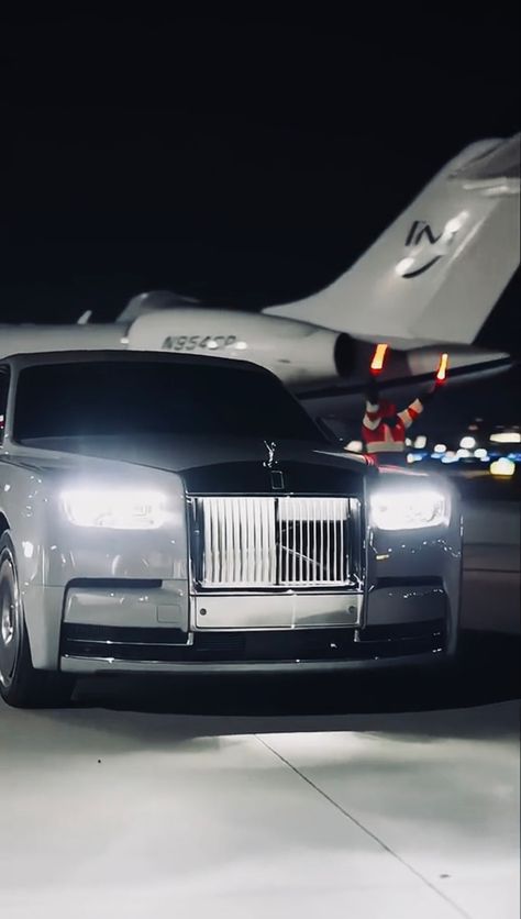 Jet Privé, Royce Car, Mens Luxury Lifestyle, Billionaire Lifestyle Luxury Living, Luxury Cars Rolls Royce, Lux Cars, Rolls Royce Phantom, Luxury Lifestyle Dreams, Classy Cars