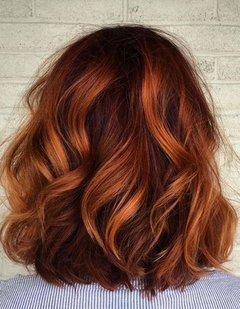 Balayage cuivré cheveux courts Growing Out Highlights, London Hair, Trendy Hair Styles, Fall Hair Color Ideas, Ginger Hair Color, Hair Color Auburn, Auburn Hair, New 2023, Red Hair Color