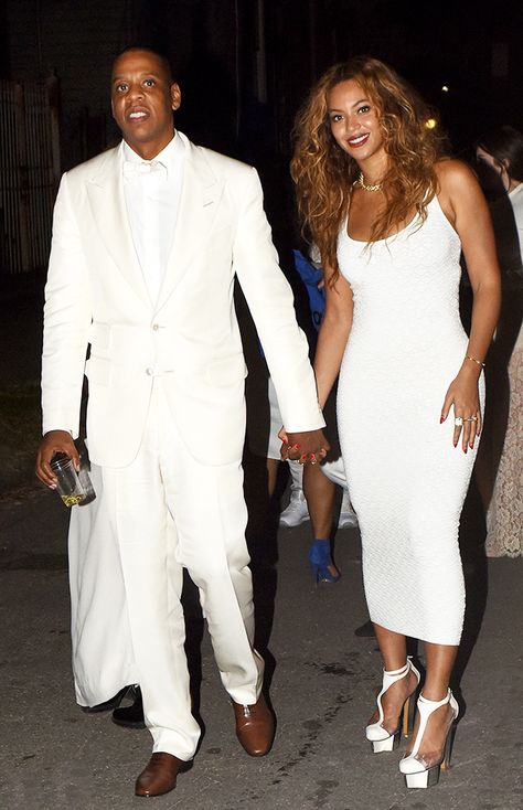 Beyonce Style, Suit Covers, Beyonce And Jay Z, Beyonce Queen, Celebrity Families, Beyonce And Jay, Power Suit, White Outfit, White Outfits