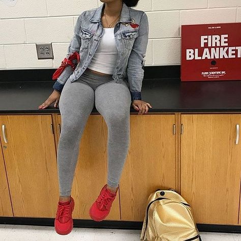 Follow ✨. @trυυвeaυтyѕ for more ρoρρin pins‼️ Gray Leggings Outfit Baddie, Lazy Clothes, Baddie Hair, Outfits Leggins, Looks Hip Hop, Outfits Fo, School Clothing, Leggings Outfits, High School Outfits