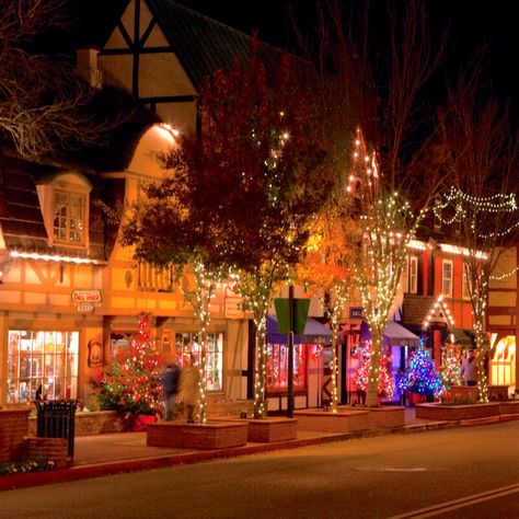 Christmas Towns, California Christmas, South California, Central Coast California, Holiday Parades, Boat Parade, Christmas Destinations, Short Vacation, Packing Lists