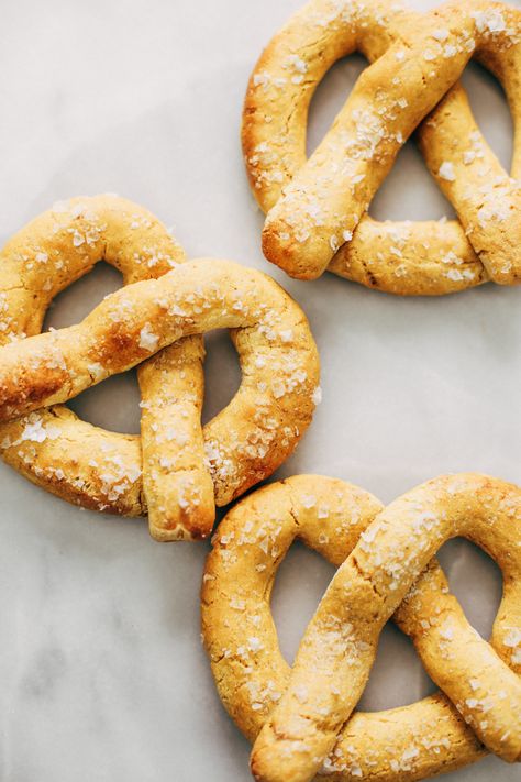 Paleo Pretzels Made With Sweet Potato - Paleo Gluten Free Eats Paleo Pretzels, Dairy Free Vegan Recipes, Flourless Muffins, Paleo Snack Recipes, Paleo Recipes Snacks, Paleo Diet For Beginners, Pancakes Gluten Free, Low Carb Grain, Gluten Free Pretzels