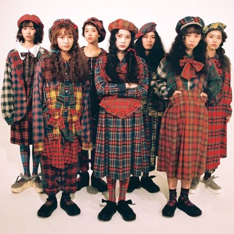 berets Tartan Fashion, Harajuku Fashion Street, Japanese Streetwear, Tokyo Fashion, Japanese Street Fashion, J Fashion, Harajuku Fashion, Japanese Fashion, Look Fashion