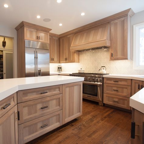 Bleached Cabinets Kitchen, Wood And Painted Cabinets Mixed, Warm Kitchen Cabinets, Two Tone Kitchen Cabinets Wood, Light Wood Kitchens, White Oak Kitchen, Kitchen Farmhouse, Kitchen Cabinets Decor, Dream Kitchens Design