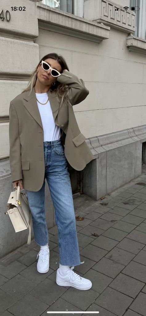 April Fashion Outfits, Outfit Ideas For New York In April, October Style Outfits, Florence Spring Outfits, New York Looks Spring, April Outfit Ideas Spring, April Outfits 2024, October New York Outfit, October In New York Outfits