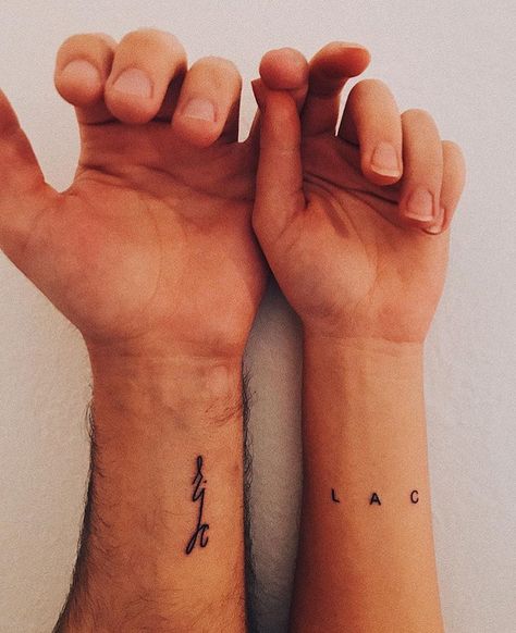 Pinterest // @alexandrahuffy ☼ ☾ Initial Tattoo Ideas, Kids Initial Tattoos, Initials Tattoo, Easy Tattoo, Diy Tattoo Permanent, Tattoo Diy, Verse Tattoos, Tattoo Wrist, Tattoo Henna