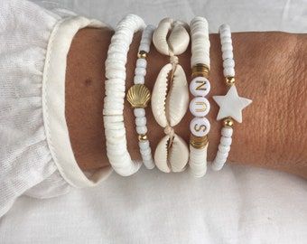 Beachy Bracelets, Sandalwood Bracelet, Preppy Bracelets, Beach Bracelet, Preppy Jewelry, Clothes Jewelry, Boho Jewellery, Mermaid Jewelry, Clay Bracelet