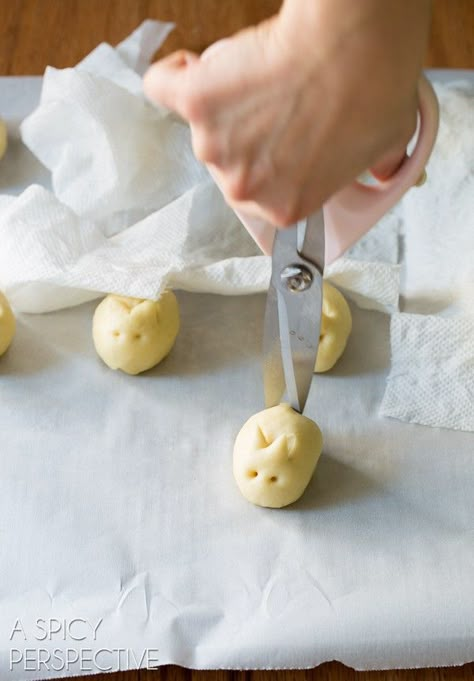 Easter Bunny Rolls Step 3 - The Best Yeast Rolls Recipe - Light, and airy with honey butter glaze! The Best Yeast Rolls, Yeast Roll Recipe, Easter Bunny Rolls, Best Yeast Rolls, Easter Rolls, Bunny Rolls, Yeast Roll, Easy Yeast Rolls, Yeast Rolls Recipe