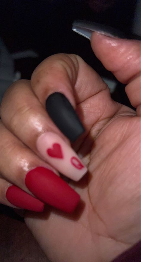 King Of Hearts Nails, Heart Halloween Makeup, Simple Queen Of Hearts Makeup, Red Queen Nails, Queen Nails Designs, Queen Of Hearts Nail Art, Ace Of Hearts Nails, Heartbreak Nails, Queen Of Hearts Makeup Halloween