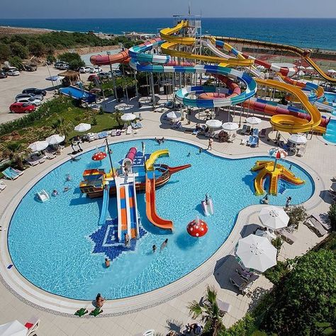 Water Park Ideas, Fun Water Parks, Water Park Rides, Country Garden Design, Best Amusement Parks, Swimming World, Pool Party Kids, Sport Park, Photo Wall Gallery