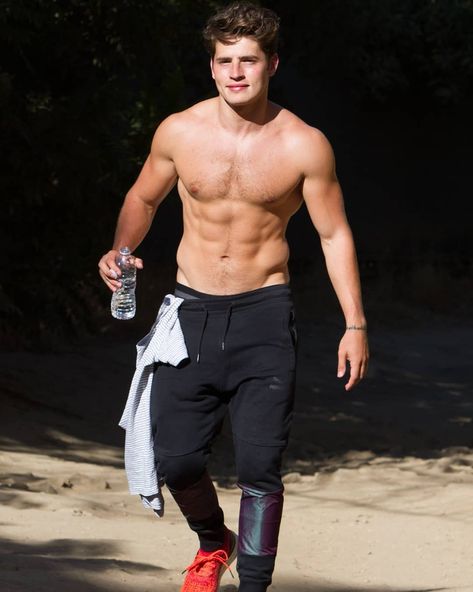 Gregg Sulkin, Shane Harper, Celebrity Style Icons, Shirtless Men, Shawn Mendes, Muscle Men, Male Body, Male Beauty, Celebrities Male