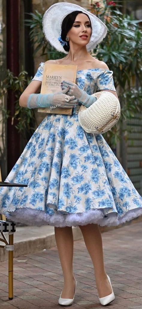 Housewife Aesthetic Dress, 50s Housewife Outfit, 1950s Housewife Fashion, 50s Housewife Dress, 50's Dresses, Rock N Roll Dress, 50s Housewife, Housewife Dress, Modest Chic