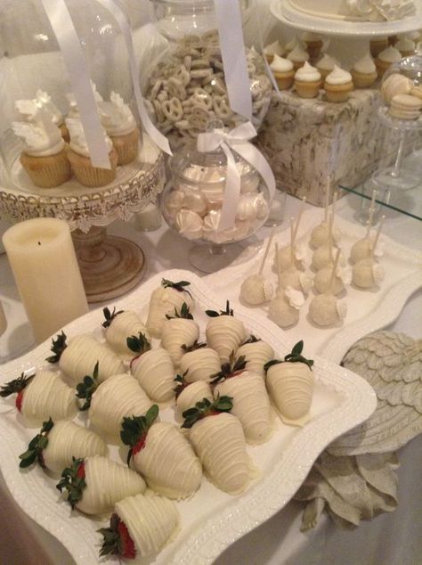 We Heart Partes: de Alexandra Primera Comunion Baptism Desserts, Easy Party Ideas, Theme Bapteme, Confirmation Party, Holy Communion Party, First Communion Decorations, Communion Decorations, Community Website, First Communion Party