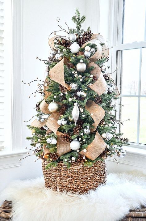 How to decorate a tabletop tree. A step-by-step guide for the prettiest tabletop Christmas tree! #christmas #christmastree #christmasdiy #christmasdecorating #easychristmasdecorating #christmasdecordiy #stonegable #tabletopchristmastree Small Rustic Christmas Tree Ideas, How To Decorate A Small Christmas Tree Ideas, Small Xmas Tree Ideas, Small Christmas Tree Decorating Ideas, Small Xmas Tree Decorating Ideas, Tabletop Christmas Tree Ideas, Mini Christmas Tree Ideas, Small Christmas Tree Ideas, Christmas Exterior