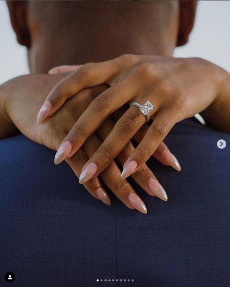 Engagement Ring Photoshoot, Engagement Photo Shoot Poses, Ring Photoshoot, Best Summer Nails, Classy Engagement Ring, Summer Nails Ideas, Engagement Ring On Hand, Engagement Ring Pictures, Couple Engagement Pictures