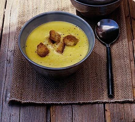 Saffron Soup, Pasta Soup Recipes, Dinner Party Starters, Saffron Recipes, Frugal Food, Cheese Croutons, Delicious Soups, Apple Slaw, Food Soup