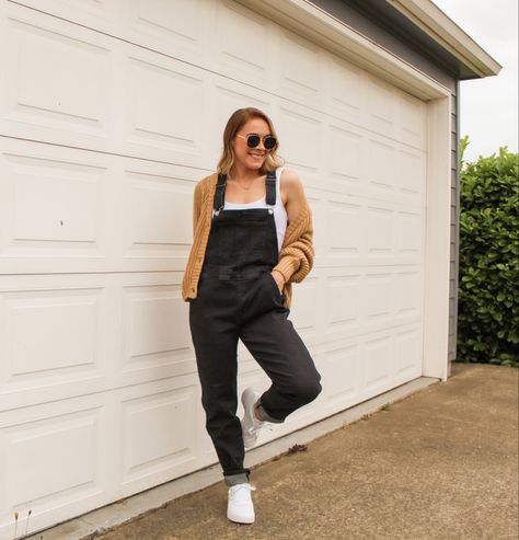 Jogger Overalls Outfit, Black Overalls Outfit Women, Black Overall Outfit, Overalls With Cardigan, Women’s Black Overalls Outfit, Black Denim Overalls For Summer, How To Style Black Overalls, Black Overalls With Crewneck, Black Overalls Outfit Winter