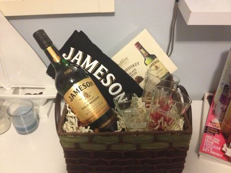 Jameson Whiskey Basket! Perfect Valentine's day gift for him! Jameson Gift Basket, Whiskey Gift Basket, Whiskey Gifts Basket, Diy Spa Gifts Baskets, Diy Whiskey, Basket Raffle, Chinese Auction, Valentines Gift For Boyfriend, Krewella