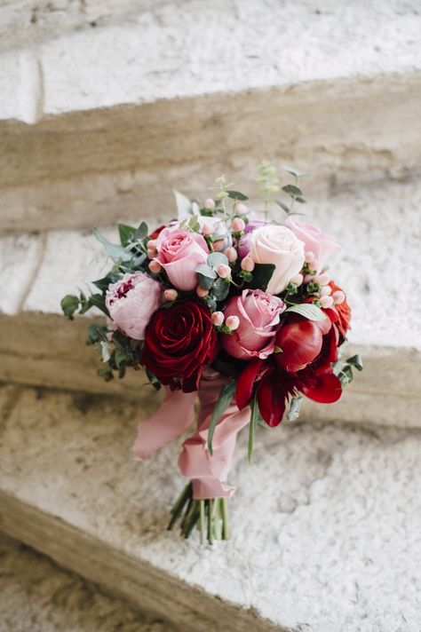 red and pink wedding rose bouquet Blush Fall Wedding, Sleeping Beauty Wedding, Bouquet Pastel, Blush Bouquet Wedding, Burgundy And Blush Wedding, Red Bouquet Wedding, Red Bouquet, Prom Flowers, Wedding Bridal Bouquets