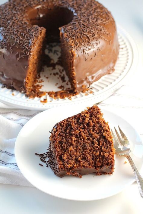 The is the best Brazilian Cake called Bolo de Brigadeiro! It has a soft, moist chocolate cake, with a brigadeiro chocolate sauce poured all over. It's perfect for holidays or any day at all! This my friends, is a Bolo de Brigadeiro, the best Brazilian Cake out there for chocolate lovers. And yes, you read correctly, it's based off of the famous Brigadeiro Chocolate Truffles that are found everywhere here in Brazil!The cake itself is moist, buttery, and spongy, with just the right amo… Brazilian Recipes Dessert, Brazilian Cake, Angelfood Cake, Brazilian Grill, Brigadeiro Cake, Brazilian Chocolate, Portable Dessert, Tube Pan, Orange Bundt Cake