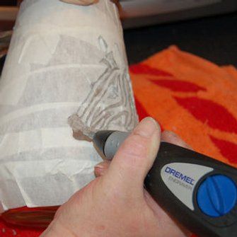 Dremel Werkzeugprojekte, Dremel Engraver, Glass Steps, Repurpose Glass Jars, Dremel Engraving, Glass Etching Diy, Etching Diy, Dremel Tool Projects, Glass Etching Projects