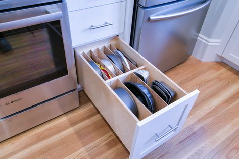 6 Ways to Organise a Baking Centre in Your Kitchen | Houzz AU Kitchen Baking Center, Baking Pans Storage, Baking Area, Craftsman Kitchens, Baking Center, Baking Storage, White Molding, Pan Storage, Craftsman Kitchen