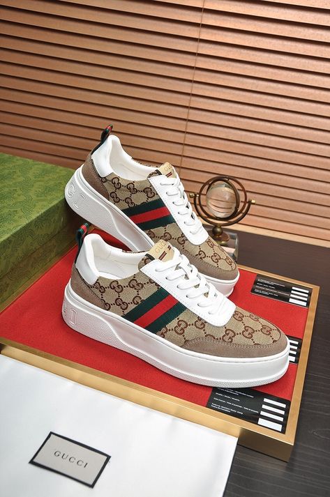 Air Nike, Man Sneakers, Gucci Brand, Casual Luxury, Fancy Shoes, Moroccan Oil, Matilda, Luxury Shoes, Tennis Shoes