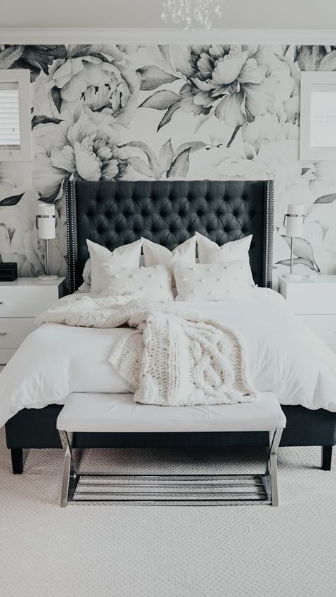 Girls Room Color Ideas, Bedroom Closets Ideas, Sleigh Bed Ideas, Black House Ideas, Rich Bedroom Luxury, Studio Bedroom Ideas, White Home Design, Beautiful Bedroom Inspiration, Dream Home Bedroom