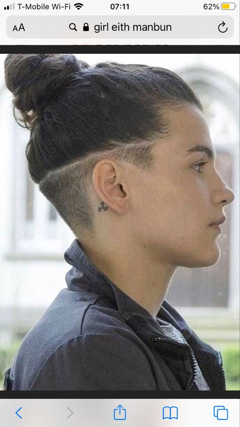 Mens Long Hair Undercut, Undercut Hair Designs, Man Bun Hairstyles, Undercut Long Hair, Shaved Hair Designs, Tomboy Hairstyles, Top Knot Hairstyles, Shaved Nape, Short Hair Undercut