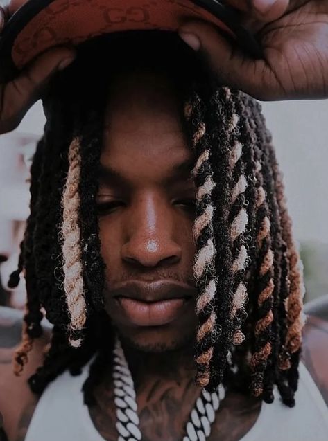 King Von Rapper Aesthetic, Mens Twists Hairstyles, King Von, Dreadlock Hairstyles For Men, Hairstyle Names, Best Rapper Alive, Lil Durk, Athletic Hairstyles, Full Hair