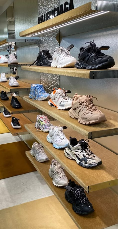 Package Aesthetic, Inspo Vision Board, Shoe Store Design, Sneakerhead Room, Shoes Fashion Photography, Shoe Wall, Drip Outfit Men, Cute Nike Outfits, Sneaker Stores